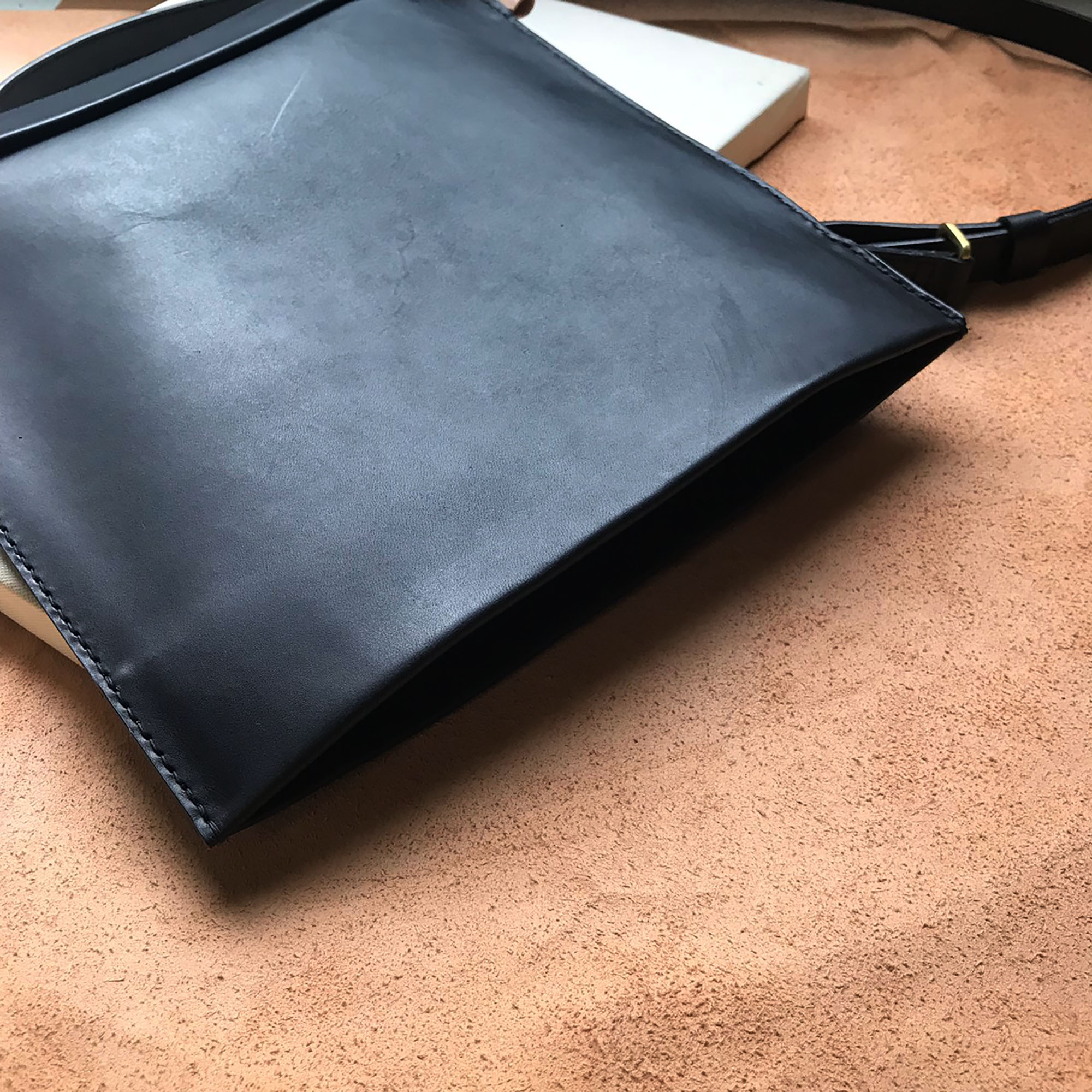 Envelope Bag | Invisible Magnetic Button Opening | Black - Shop